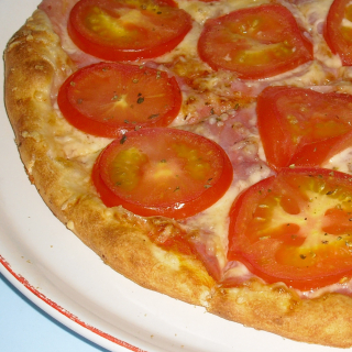 04. Pizza s rajčaty(tomaty, šunka, sýr, rajčata) 30 cm